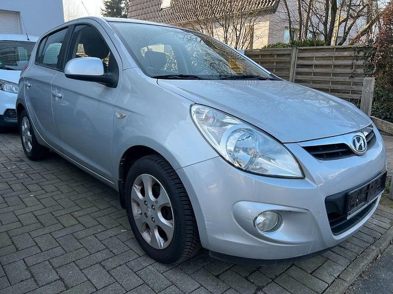 Gebraucht Hyundai i20 Classic 77 PS (56 kW) 2009 Silber Kleinwagen