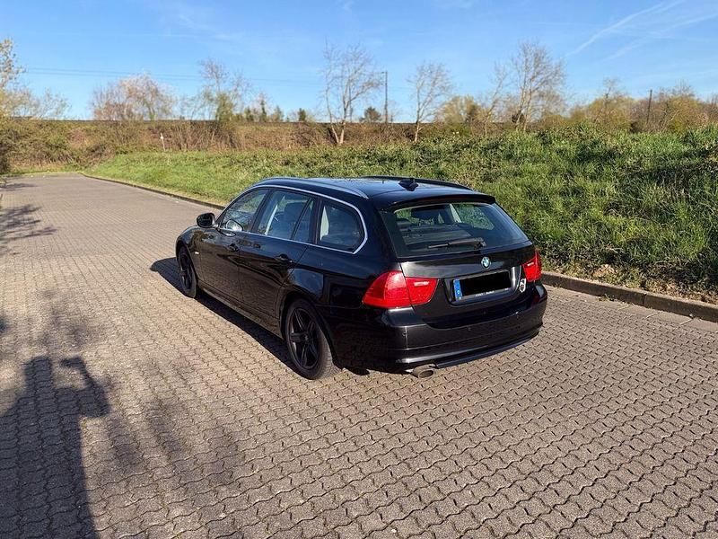 Second-hand BMW 320 184 CP (135 kW) 2011 Negru Break