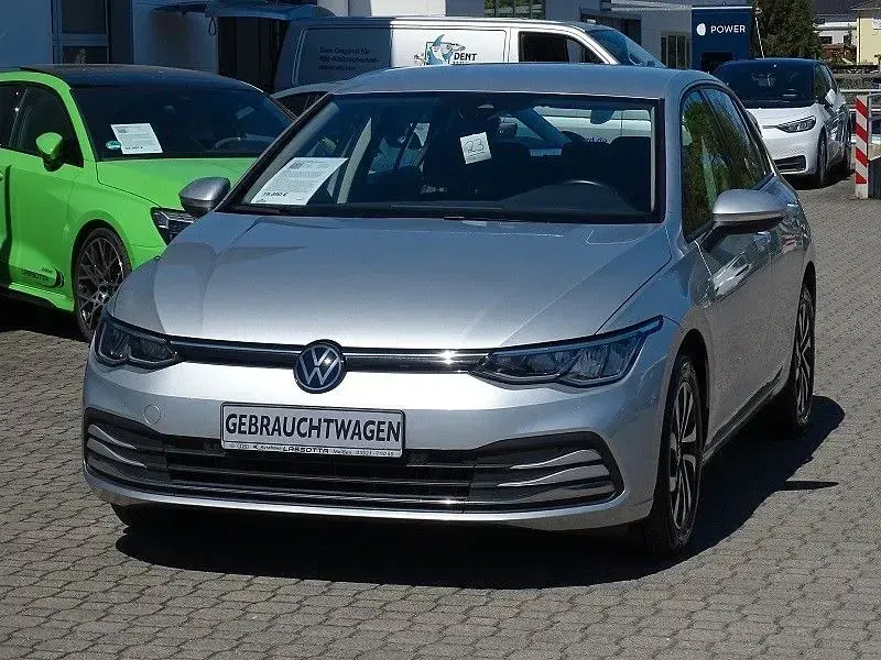 Gebraucht VW Golf VIII Active 116 PS (85 kW) 2023 Reflexsilber (metallic) Limousine