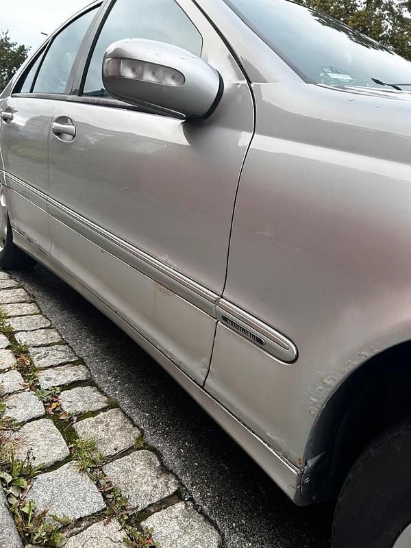 Gebraucht Mercedes C180 140 PS (102 kW) 2002 Grau Limousine