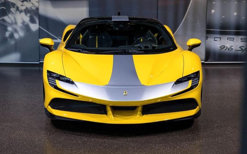 Gebraucht Ferrari SF90 1001 PS (736 kW) 2024 Gelb Coupé