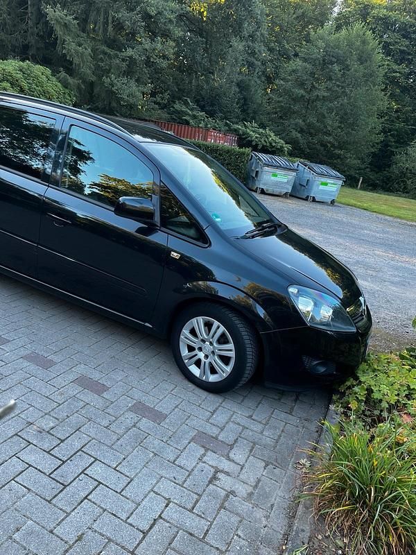 Schwarz Gebraucht 2013 Opel Zafira Van / Kleinbus | 4.800 € (Fairer Preis) - Bild 1/4