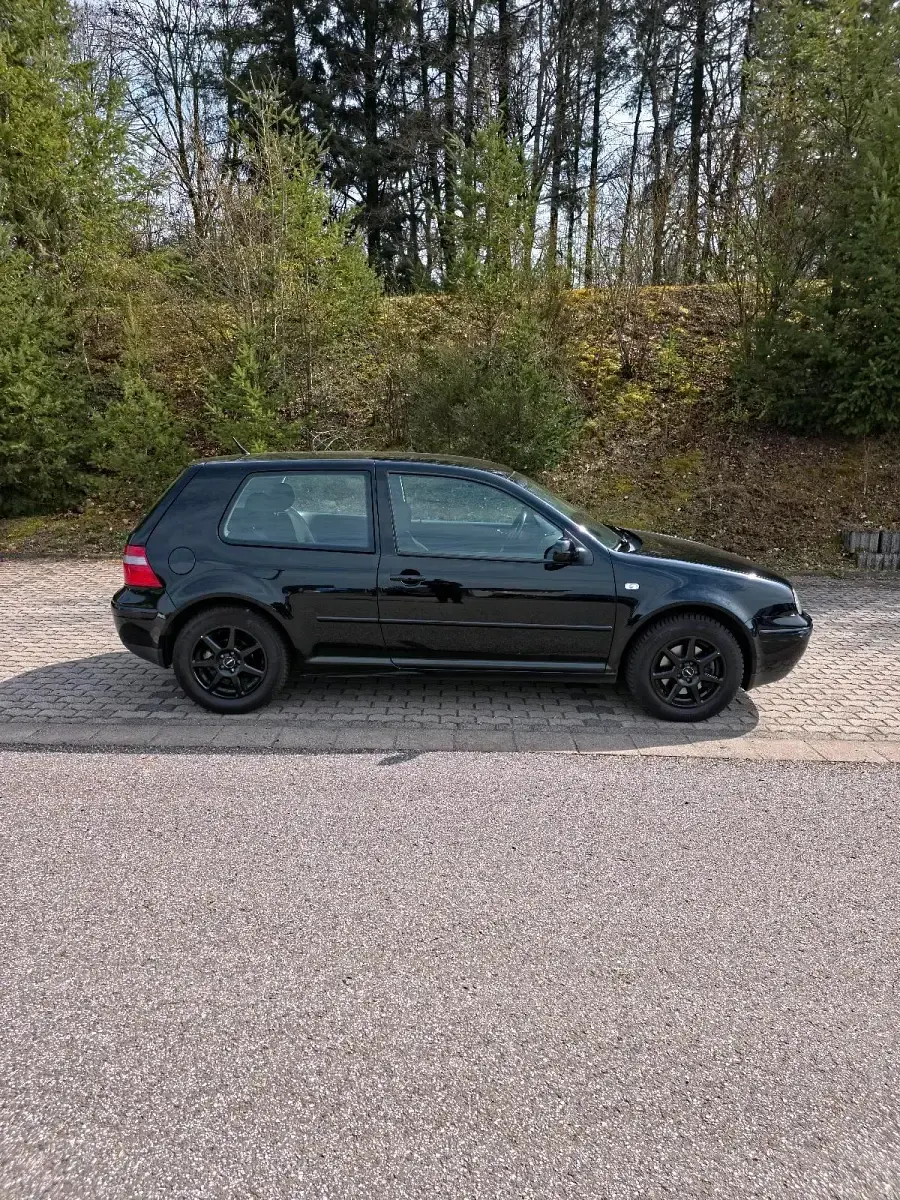 Gebraucht VW Golf IV 131 PS (96 kW) 2003 Schwarz Kleinwagen