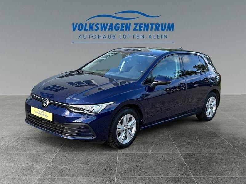 Atlantik blue (metallic) Gebraucht 2024 VW Golf VIII Life Limousine | 24.990 € (Guter Preis) - Bild 1/4