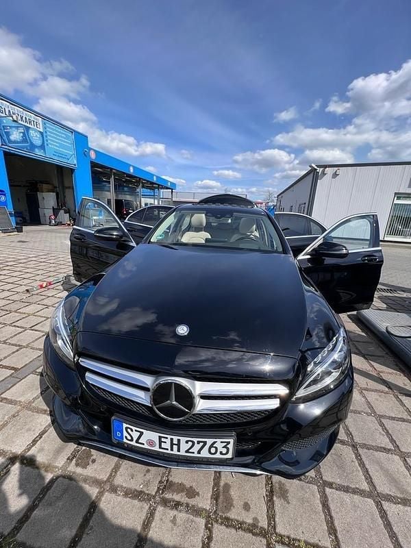 Schwarz Gebraucht 2017 Mercedes C250 Limousine | 17.200 € (Fairer Preis) - Bild 1/4