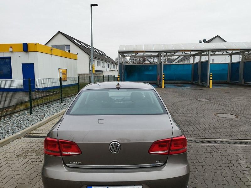 Gebraucht VW Passat Comfortline 122 PS (89 kW) 2011 Braun Kombi