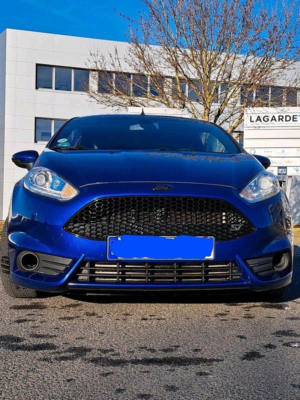 Blau Gebraucht 2016 Ford Fiesta Kleinwagen | 13.500 € - Bild 1/4