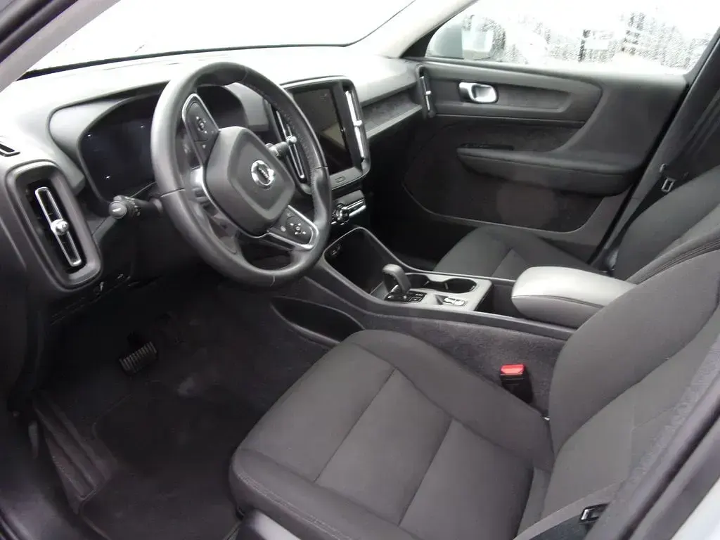 Gebraucht Volvo XC40 129 PS (94 kW) 2024 Grau SUV