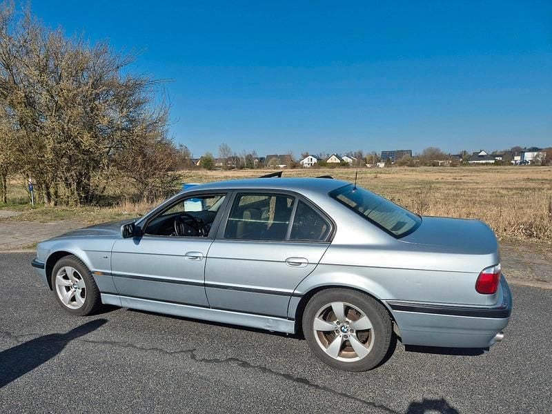 Gebraucht BMW 728 193 PS (141 kW) 1995 Silber Limousine