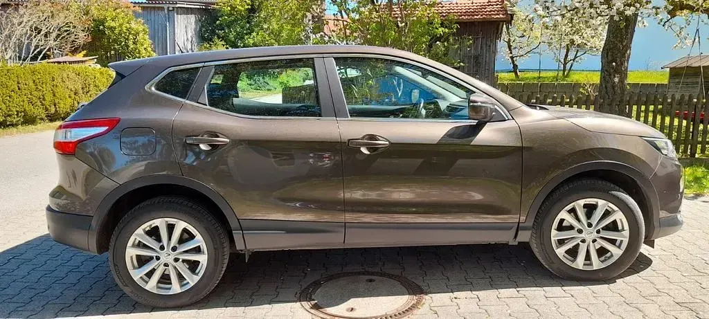 Gebraucht Nissan Qashqai Acenta 131 PS (96 kW) 2015 Braun SUV