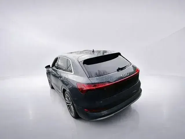 Gebraucht Audi e-tron Advanced Plus 300 kW (408 PS) 2023 Grau SUV