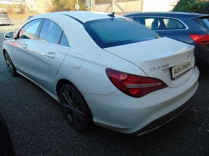 Gebraucht Mercedes CLA180 122 PS (89 kW) 2016 Calcitweiss  unilack Limousine