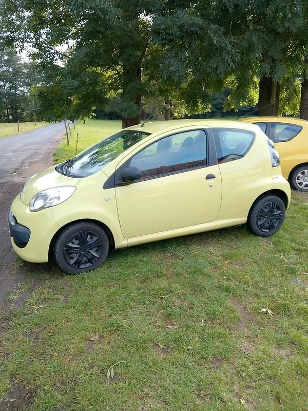 Gelb Gebraucht 2007 Citroën C1 Kleinwagen | 1.999 € (Fairer Preis) - Bild 1/4
