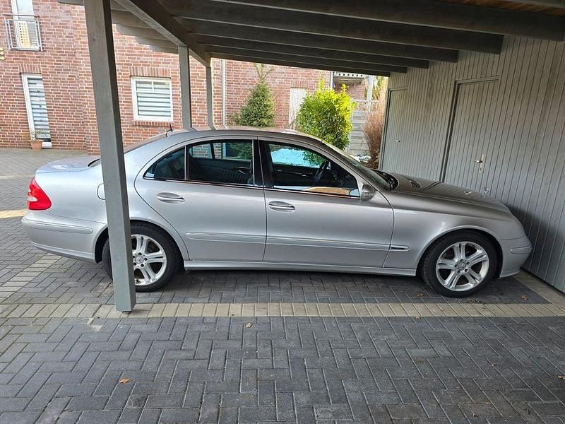 Gebraucht Mercedes E270 Avantgarde 177 PS (130 kW) 2002 Silber Limousine