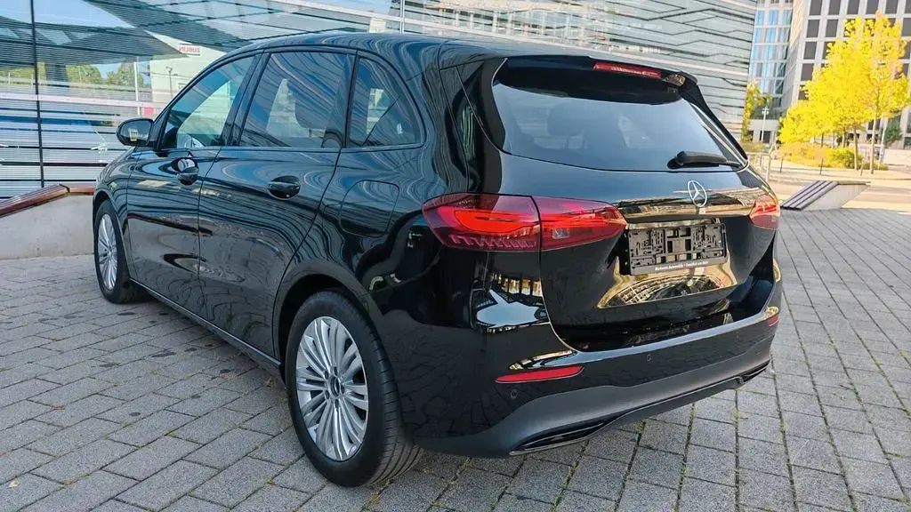Gebraucht Mercedes B220 Premium 190 PS (139 kW) 2024 Schwarz Kleinwagen