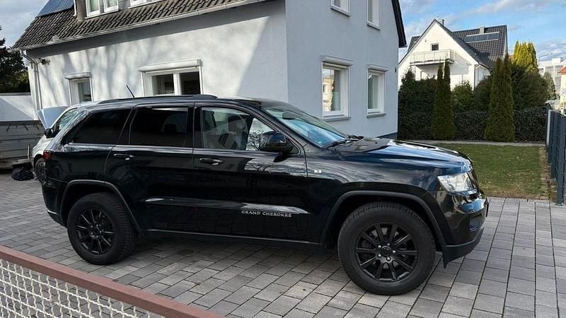 Gebraucht Jeep Grand Cherokee Overland 241 PS (177 kW) 2012 Schwarz SUV