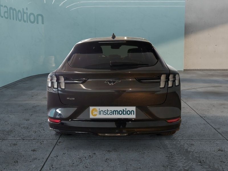 Grau Gebraucht 2023 Ford Mustang Mach-E Standard Range SUV | 49.040 € - Bild 1/4