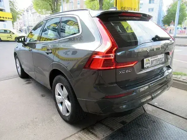 Gebraucht Volvo XC60 Momentum 197 PS (144 kW) 2022 Grau SUV