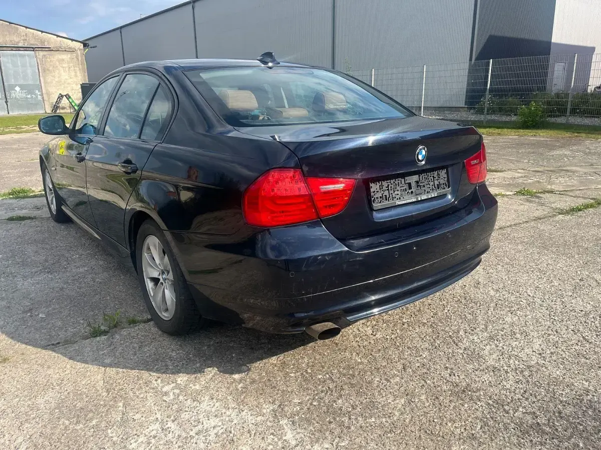 Gebraucht BMW 318 143 PS (105 kW) 2009 Blau Limousine