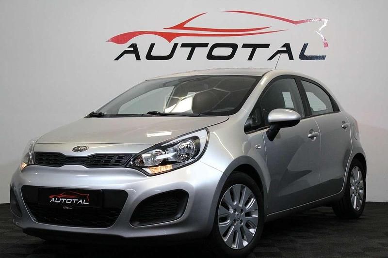 Silber Gebraucht 2012 Kia Rio Edition 7 Kleinwagen | 5.799 € (Fairer Preis) - Bild 1/4