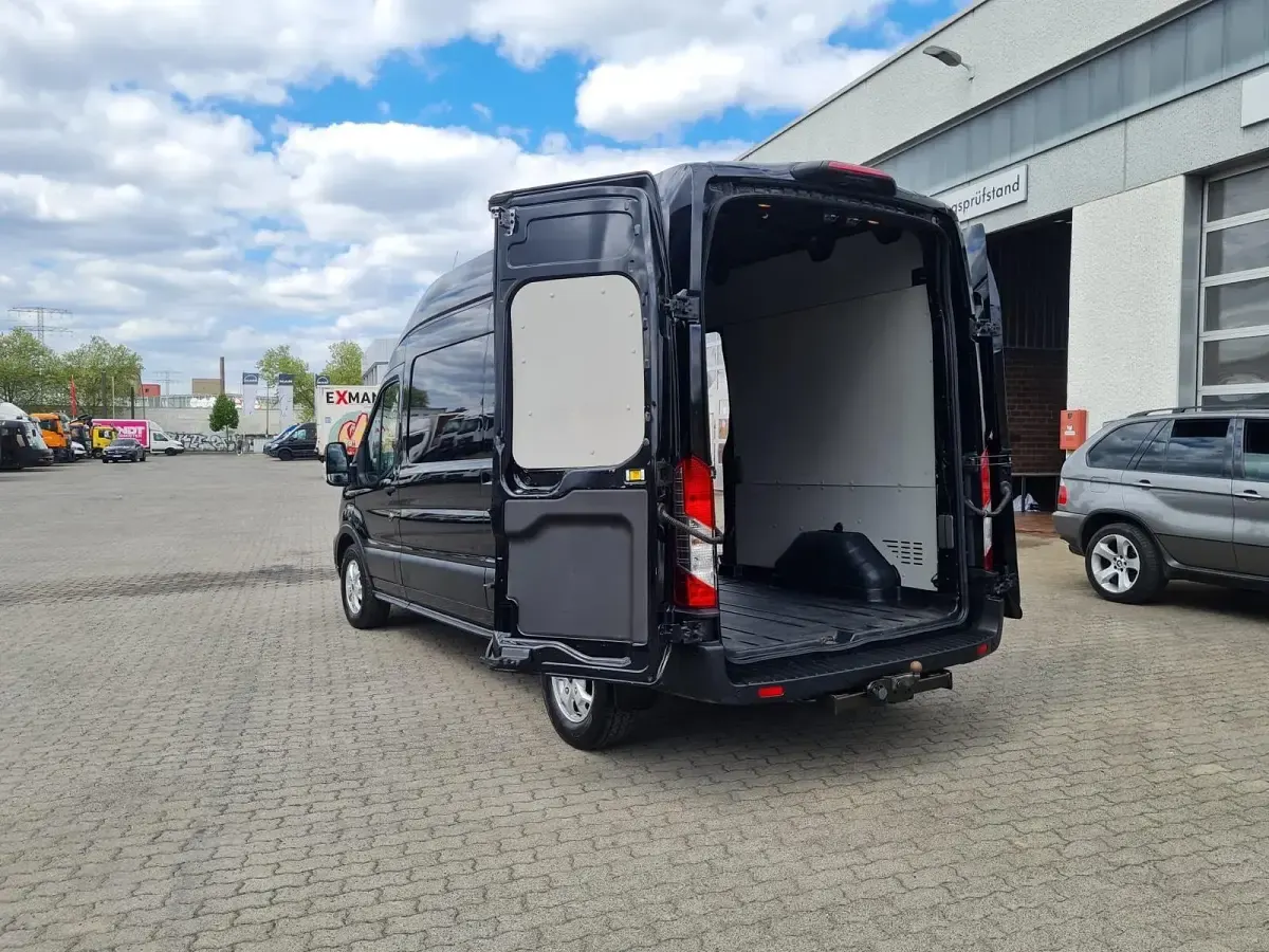 Second-hand Ford Transit 185 CP (136 kW) 2020 Negru Berlinǎ