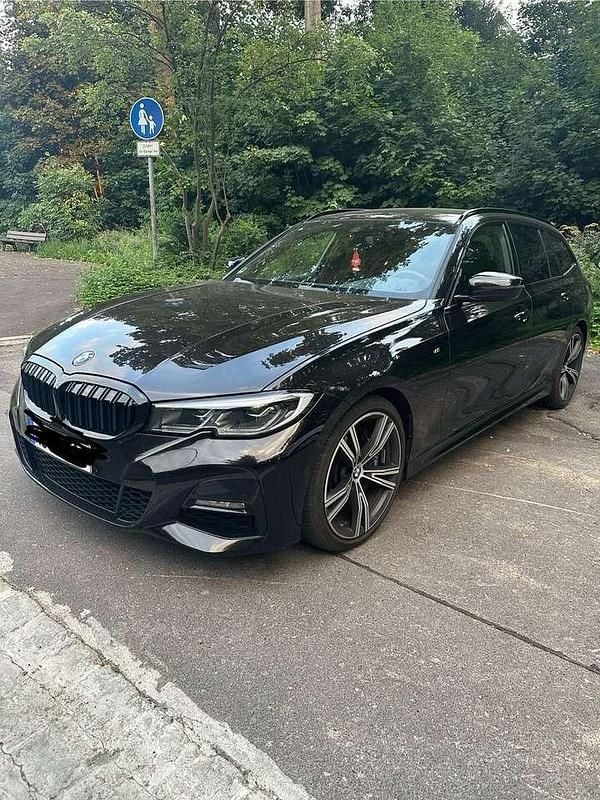 Schwarz Gebraucht 2020 BMW 330 M Sport Kombi | 32.790 € (Guter Preis) - Bild 1/4