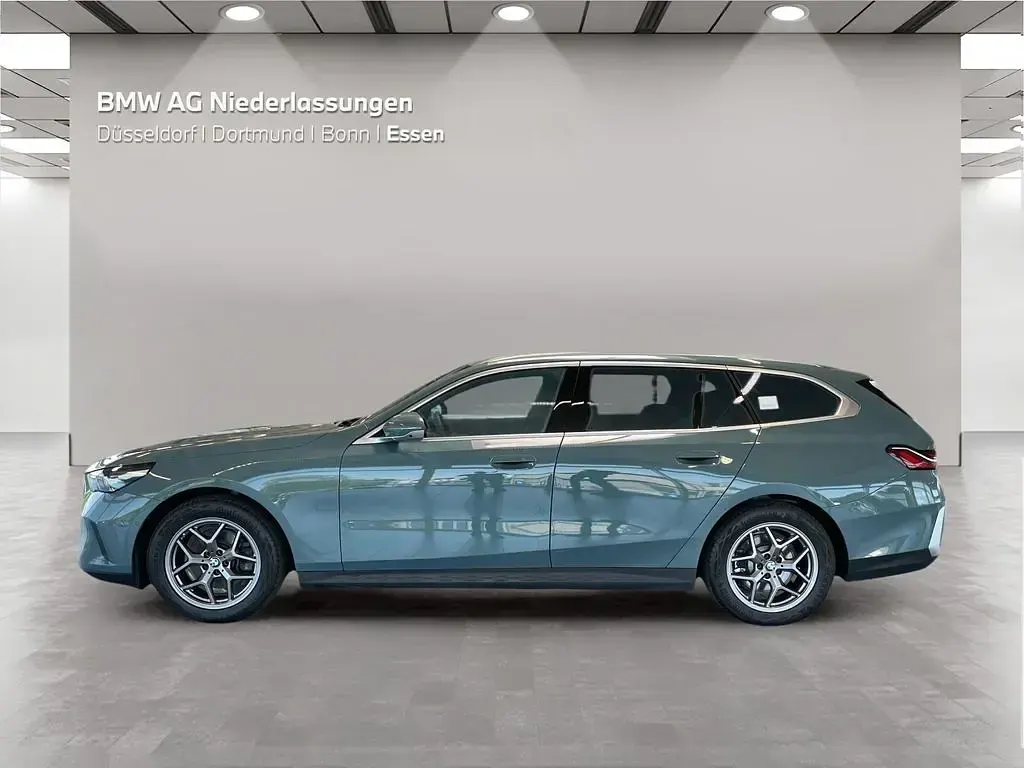 Gebraucht BMW 520 Sport Line 197 PS (144 kW) 2025 Grün Kombi