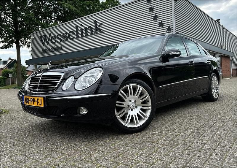 Schwarz Gebraucht 2004 Mercedes E200 Sport Limousine | 5.990 € (Fairer Preis) - Bild 1/4