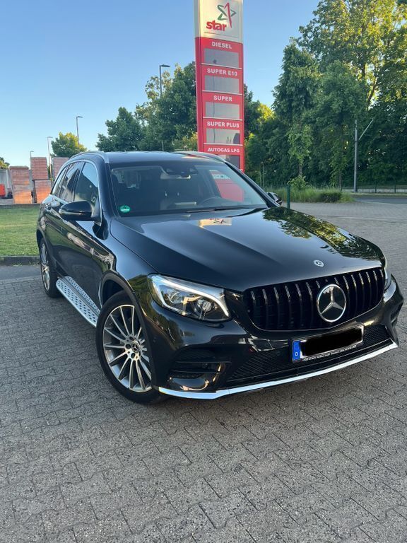 Schwarz Gebraucht 2017 Mercedes GLC250 AMG line SUV | 20.000 € (Superpreis) - Bild 1/4
