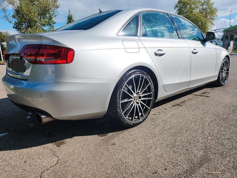 Silber Gebraucht 2009 Audi A4 Attraction Limousine | 5.500 € (Superpreis) - Bild 1/4