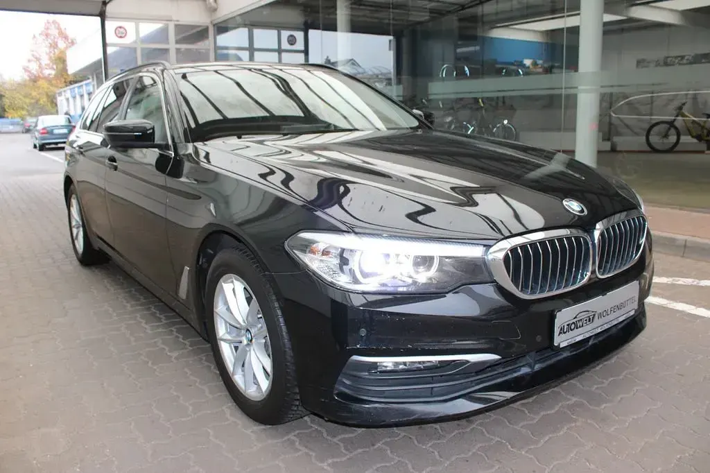 Second-hand BMW 520 Sport Line 190 CP (139 kW) 2018 Negru Break