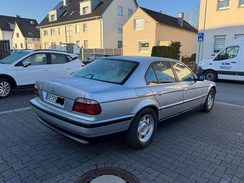 Gebraucht BMW 728 193 PS (141 kW) 1995 Silber Limousine