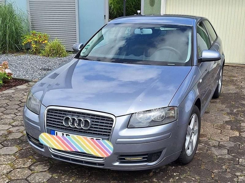Grau Gebraucht 2005 Audi A3 Ambiente Limousine | 3.100 € (Fairer Preis) - Bild 1/4