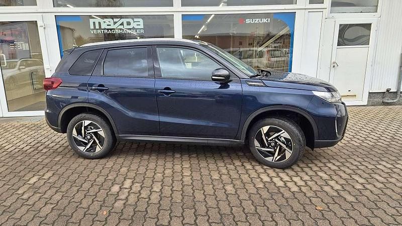 Neu Suzuki Vitara Comfort+ 110 PS (80 kW) 2025 Sphere/cosmic black pearl meta SUV