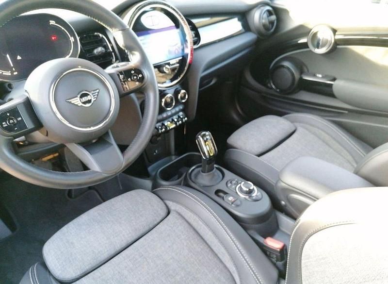 Gebraucht Mini Cooper SE 135 kW (184 PS) 2023 Schwarz Kleinwagen