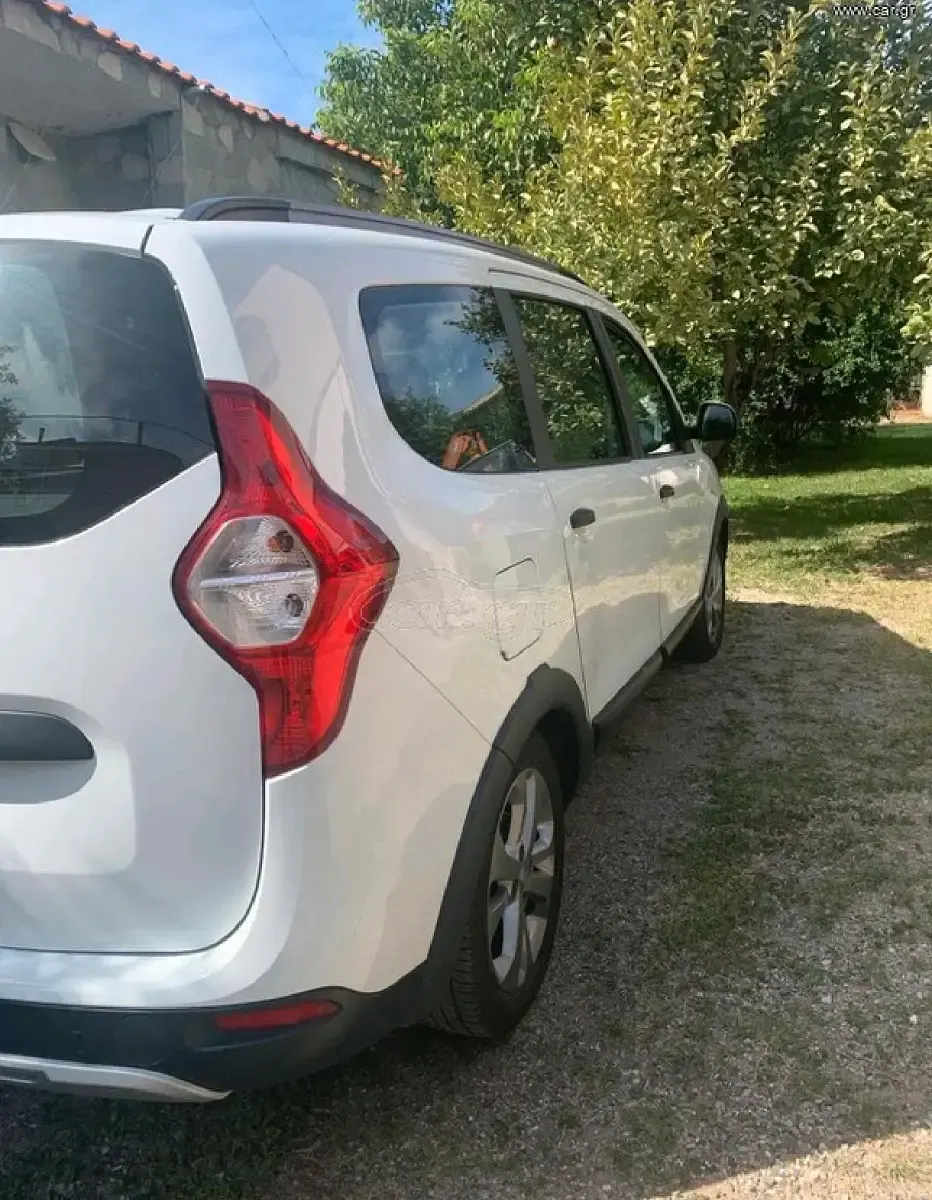 Gebraucht Dacia Lodgy 116 PS (85 kW) 2015 Weiß Van / Kleinbus