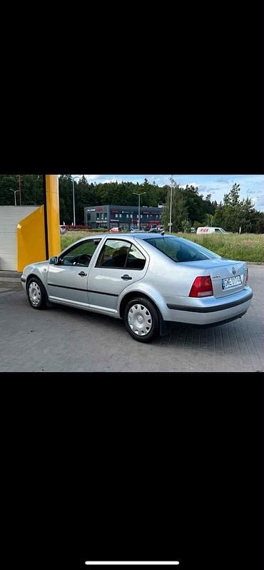 Silber Gebraucht 2004 VW Bora Limousine | 1.600 € (Fairer Preis) - Bild 1/3