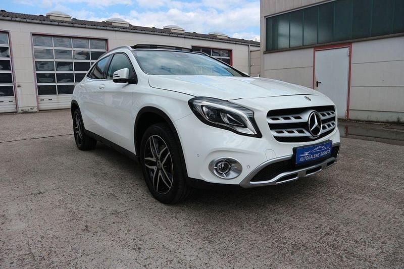 Weiß Gebraucht 2019 Mercedes GLA220 SUV | 21.660 € (Guter Preis) - Bild 1/4