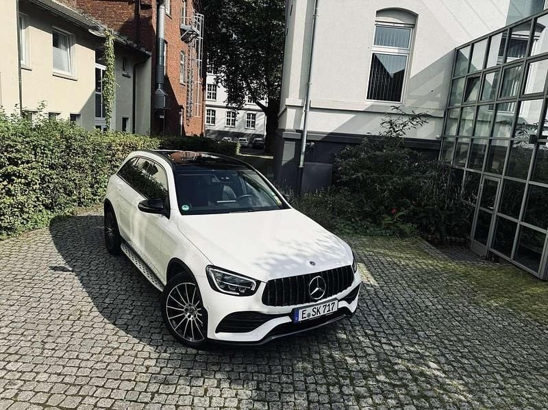 Weiß Gebraucht 2020 Mercedes GLC220 SUV | 34.900 € (Guter Preis) - Bild 1/4
