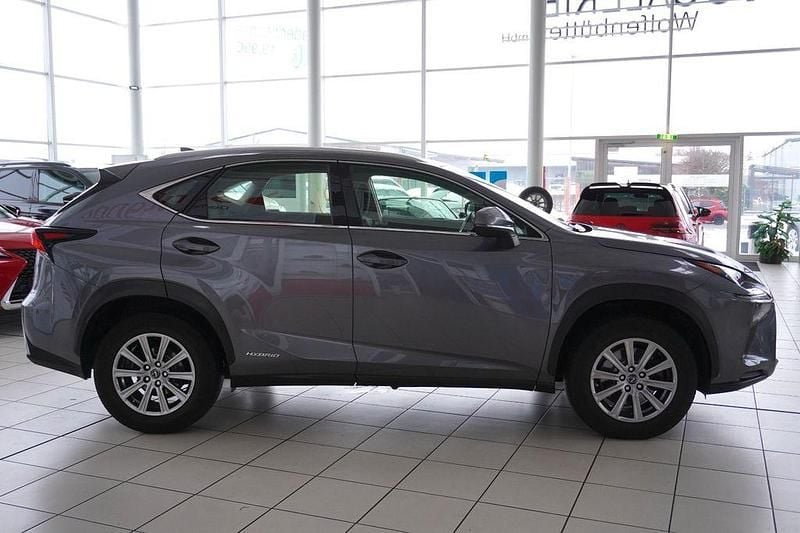 Gebraucht Lexus NX300h 197 PS (144 kW) 2020 Grau SUV