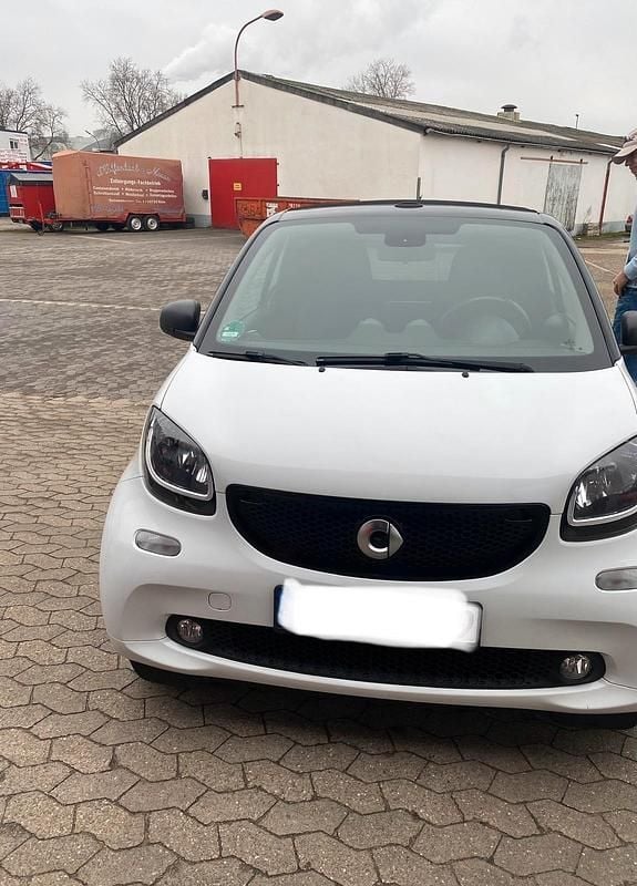 Weiß Gebraucht 2019 Smart ForTwo Cabrio Cabrio | 16.000 € - Bild 1/3