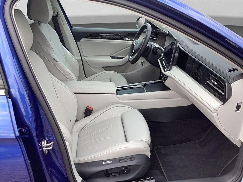 Gebraucht VW Passat 150 PS (110 kW) 2024 Blau Kombi