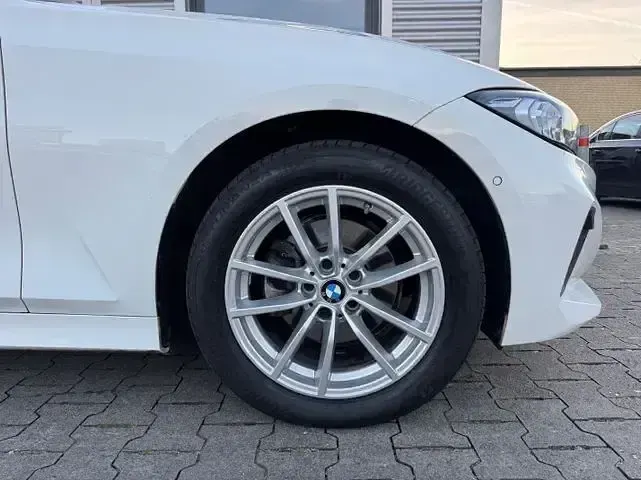 Gebraucht BMW 320 Sport Line 190 PS (139 kW) 2023 Weiß Kombi