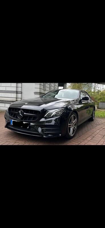 Schwarz Gebraucht 2018 Mercedes E300 AMG Limousine | 26.500 € (Guter Preis) - Bild 1/4