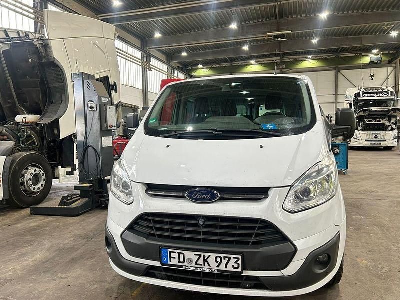 Weiß Gebraucht 2015 Ford Transit Custom Van / Kleinbus | 12.500 € (Teuer) - Bild 1/4