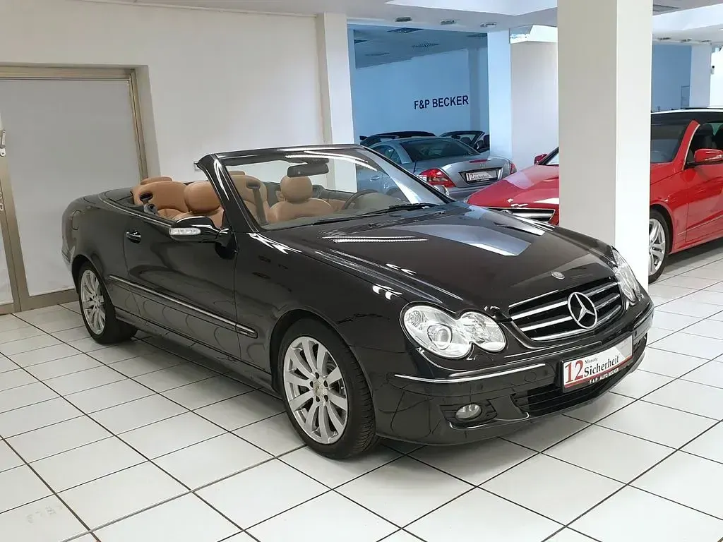 Gebraucht Mercedes CLK320 224 PS (164 kW) 2009 Obsidianschwarz Cabrio