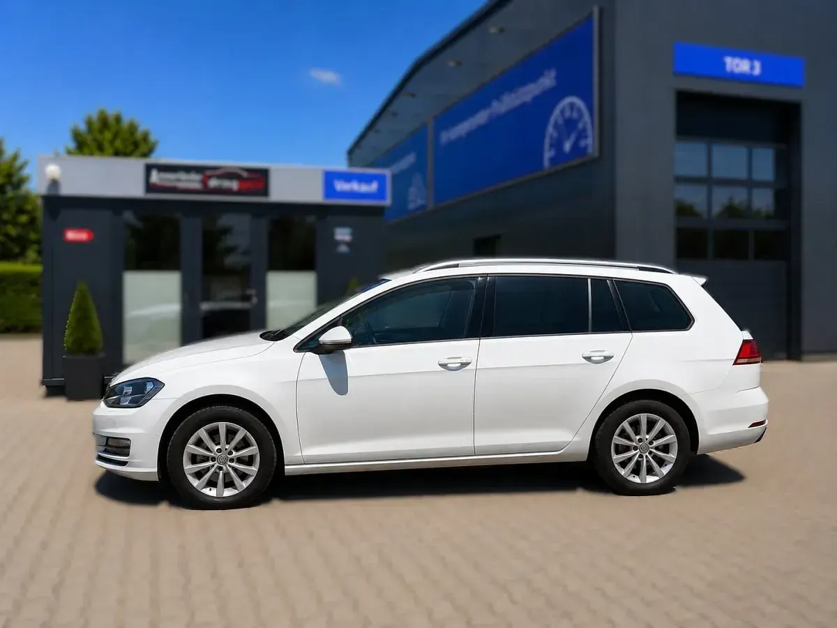 Gebraucht VW Golf VII LOUNGE 125 PS (91 kW) 2015 Pure white Kombi