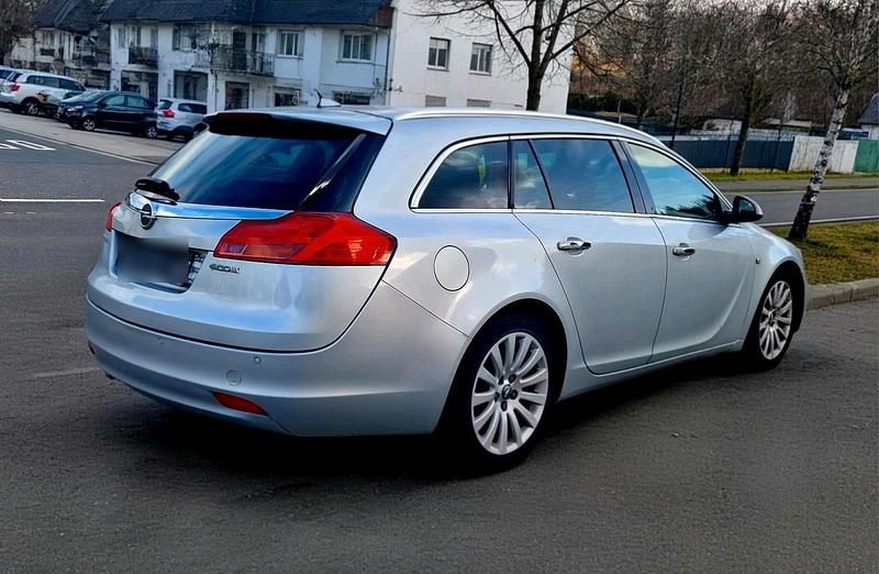 Gebraucht Opel Insignia 160 PS (117 kW) 2010 Silber Kombi