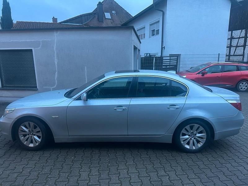 Gebraucht BMW 520 177 PS (130 kW) 2004 Silber Limousine