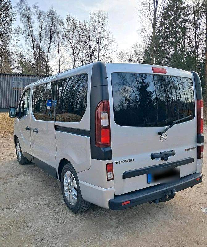 Gebraucht Opel Vivaro 145 PS (106 kW) 2018 Silber Van / Kleinbus